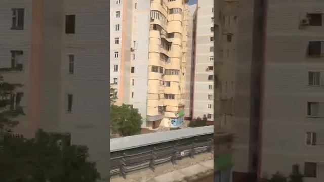 Виды из окна вагона наземного метро. Ташкент. Март 2023г смотреть онлайн