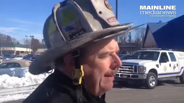 Ardmore fire chief Tom Hayden talks about crash where woman drove on top of parked cars смотреть онлайн
