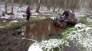 квадроцикл cf 800  грязи не боится.