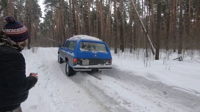 Здесь все: Chevrolet SUBURBAN, BLAZER K5, CHEYENNE C20. Катаем по лесу смотреть онлайн