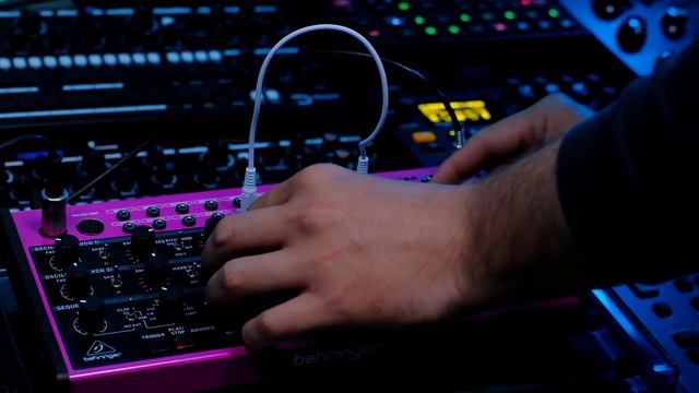 Behringer Edge minimal sound смотреть онлайн