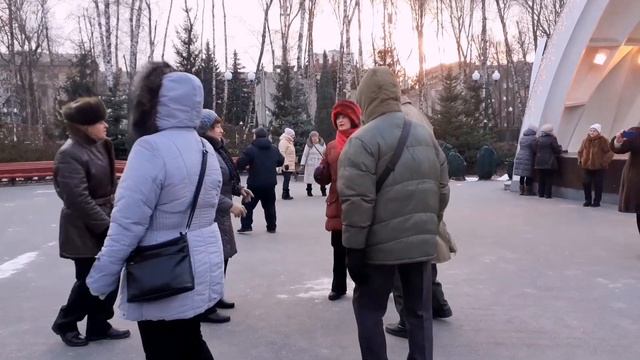 К НАМ ВСЕГДА ПРИХОДЯТ РАДОСТИ!??/ВЕСЁЛЫЕ ТАНЦЫ В ПАРКЕ ГОРЬКОГО ХАРЬКОВ ФЕВРАЛЬ 2021 смотреть онлайн