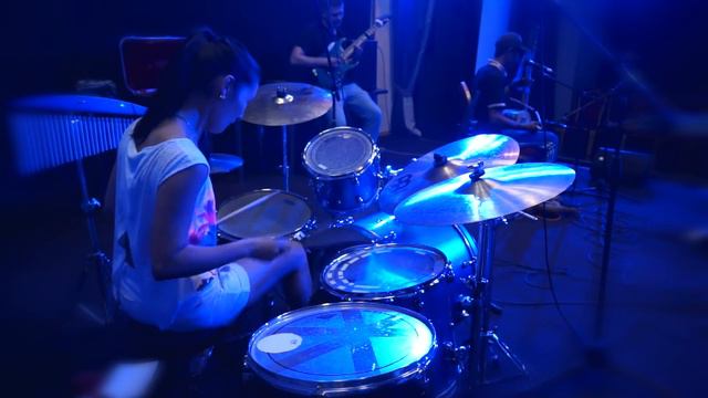 Байлак Монгуш с гр."ULU" (drum cam)-"Ужелээн бис" (кожамыктар) смотреть онлайн