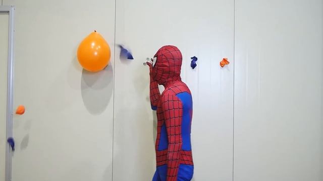 Spider Man Popping Balloons Compilation смотреть онлайн