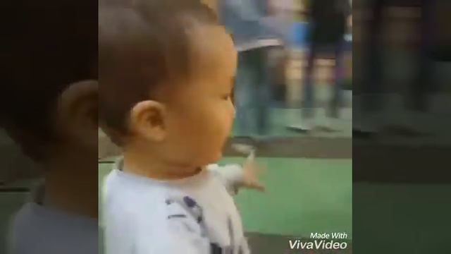 маленький зоопарк малыш очень рад здесь оказаться смотреть онлайн