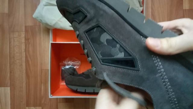 Распаковка кроссовок Santoni (Santoni Sneakers) смотреть онлайн