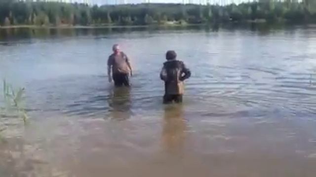 Вроде воду дали в городе,а они моются в озере смотреть онлайн