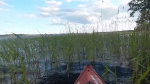 В первый раз идем на байдарках в волну