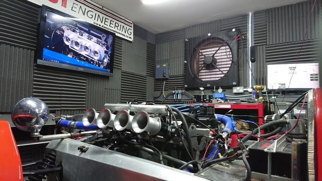 2.5 Ford Duratec on Individual Throttle Bodies Powering an MK Indy on the dyno смотреть онлайн