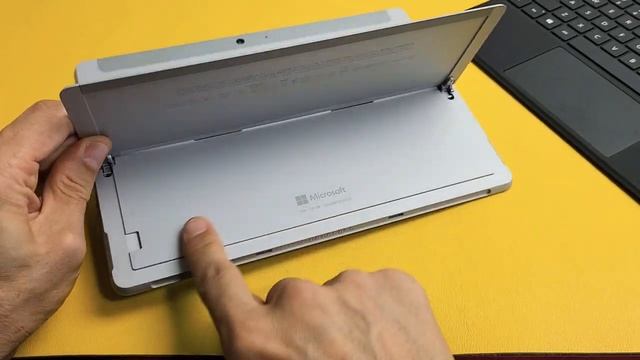 Microsoft Surface Go 1/2/3: How to Insert & Remove SD Card смотреть онлайн