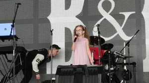 песня: «Облака - белогривые лошадки»