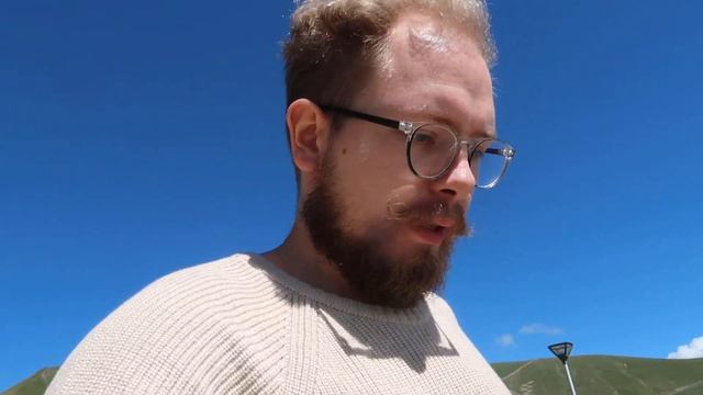 КАЗБЕГИ. Отправились в горы Грузии. АРКА ДРУЖБЫ, родина хинкали, каменные ГОЛОВЫ и деревня Джута. смотреть онлайн