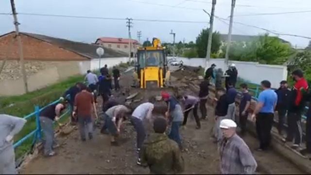 Мост в Буйнакске... Работа по ремонту моста идёт полным ходом смотреть онлайн