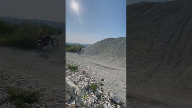 Девушка на Эндуро мотоцикле в карьере #enduro #motogirl #эндуро #top #мото #мотоцикл #moto #enduro смотреть онлайн