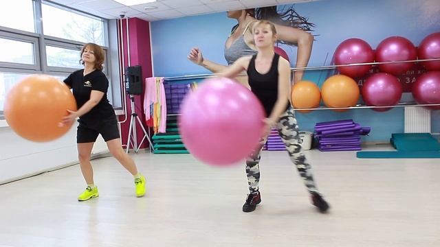 Совет от тренера: активные упражнения с фитболом смотреть онлайн