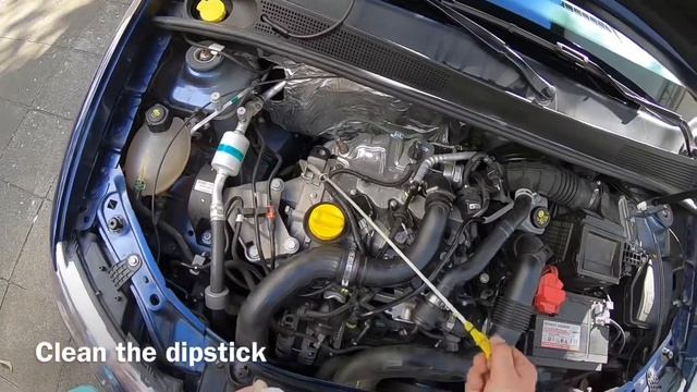 How to check and top up your oil level if it is necessary Dacia Sandero DIY смотреть онлайн