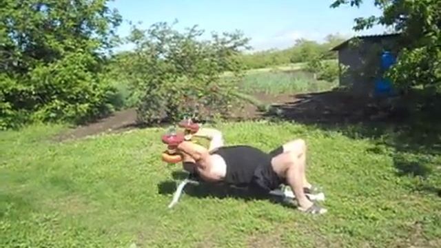 20. 05. 2021г. Трицепс лёжа с гантелями по 20 кг на 10 раз. 59 лет. смотреть онлайн