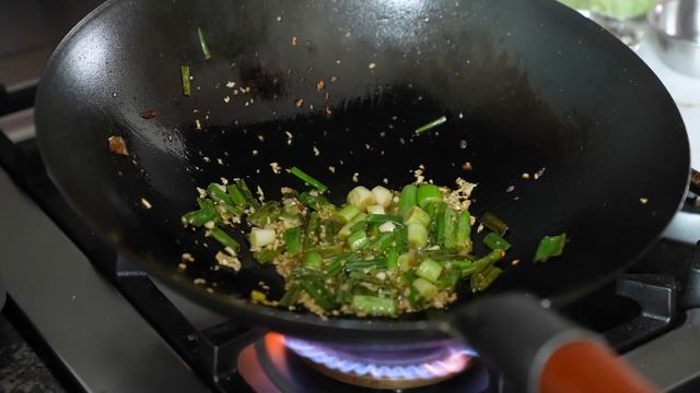The Cheapest Noodle Dish Ever (Chicken Chow Mein) | But Cheaper смотреть онлайн