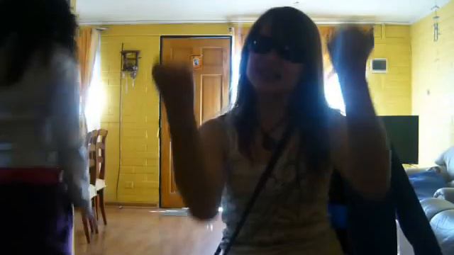 Carla & Natti bailando The Lazy Song смотреть онлайн