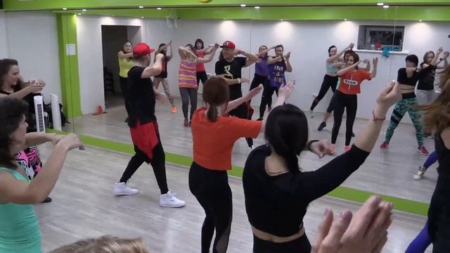 Зумба Сергей Побегалов в Фитнес студии FitRoom смотреть онлайн