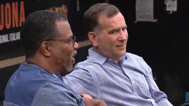 White Sox: Ken Williams, Rick Hahn relieved of duties, fans react outside Guaranteed Rate смотреть онлайн