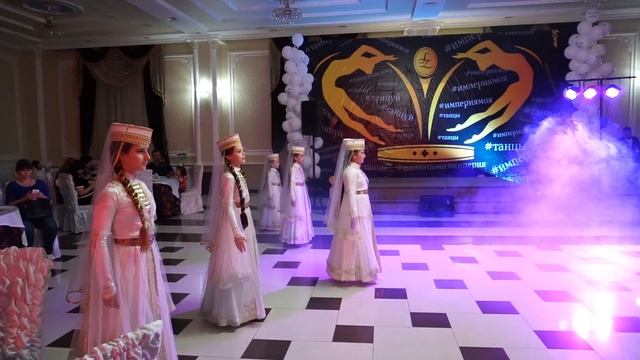 Кавказские танцы - Девичий танец смотреть онлайн