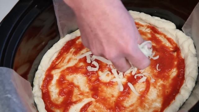 Crock Pot Pizza - How to Make Pizza in a Slow Cooker смотреть онлайн