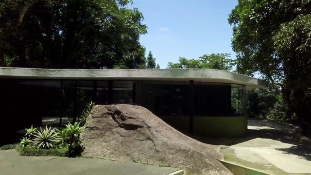 Two Skateboarders Ride Architect Oscar Niemeyer's Iconic Buildings in Brazil смотреть онлайн