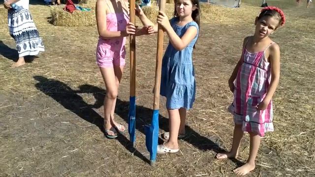 160. Самодельные ходули из старых весел. Полезные игры на фестивале «ЗемлеТворение» смотреть онлайн