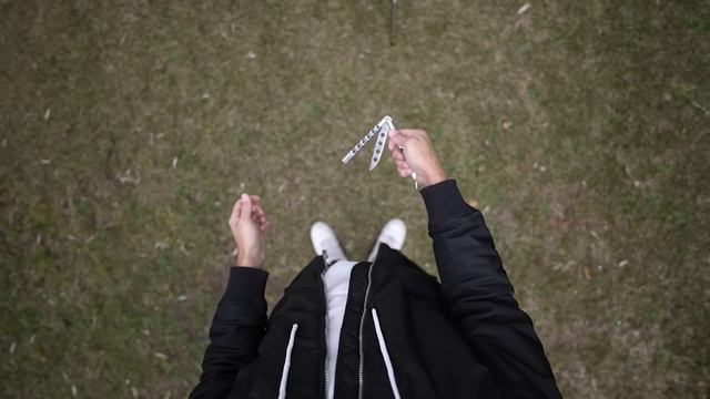 Learning Butterfly Knife Tricks with No Experience смотреть онлайн
