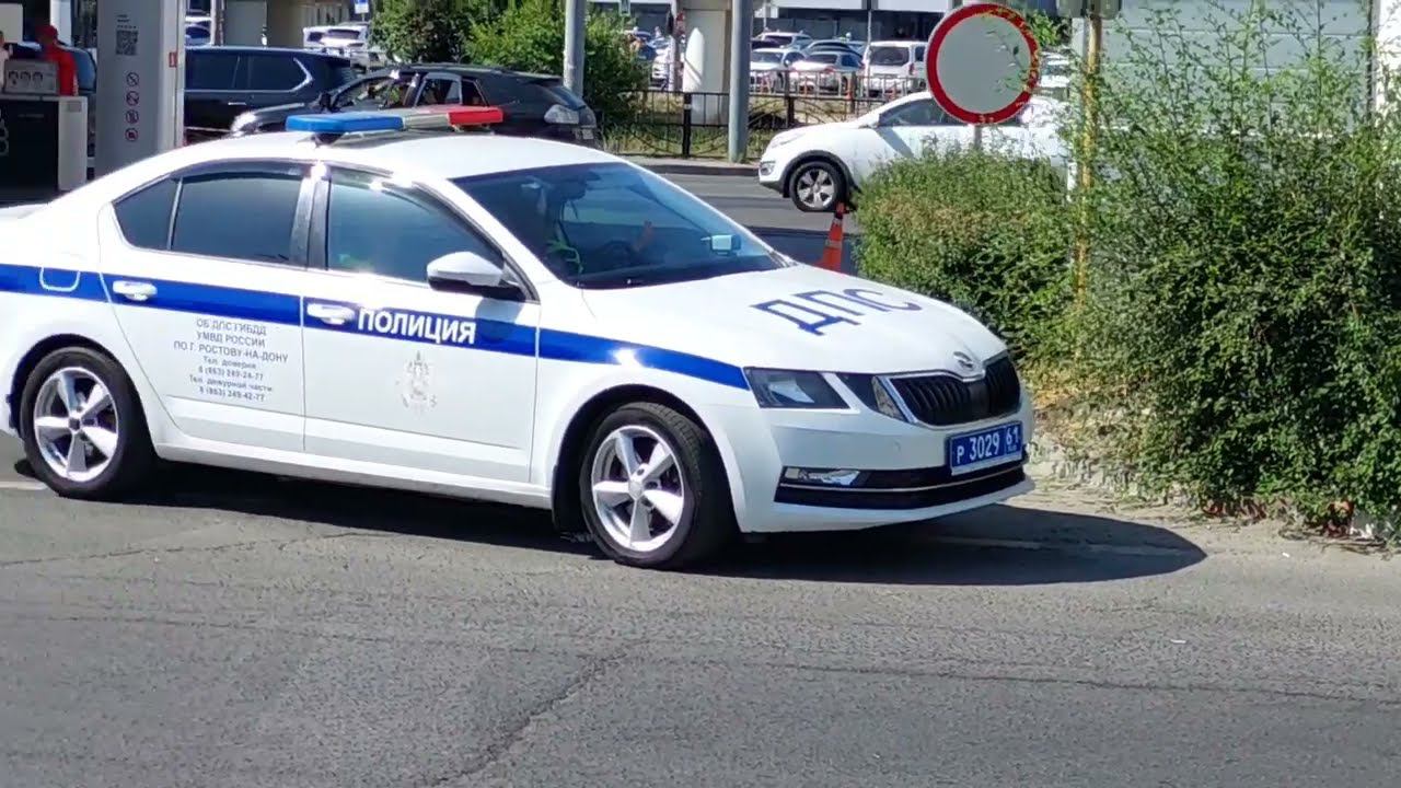 Массовые нарушения ПДД на Привокзальной площади. Инспектора бездействуют. смотреть онлайн