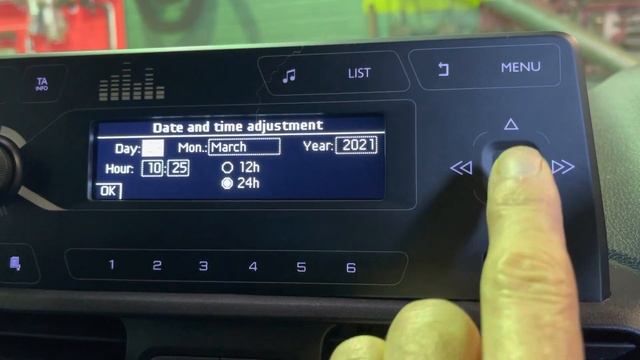 Vauxhall Combo Clock Setting Change the Time and the Date Digital Dash Display Berlingo Partner смотреть онлайн