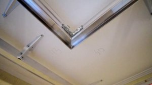 Cветовые линии на натяжном потолке. Линейное освещение.