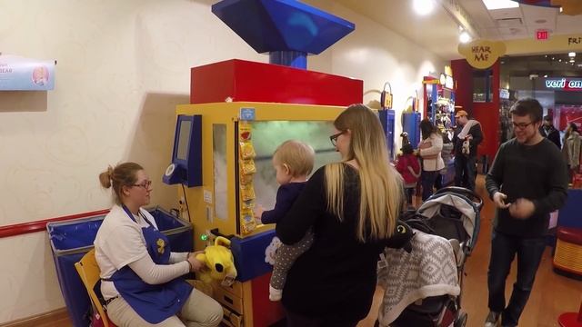 BABY'S FIRST PIKACHU!! | Build-A-Bear Workshop смотреть онлайн