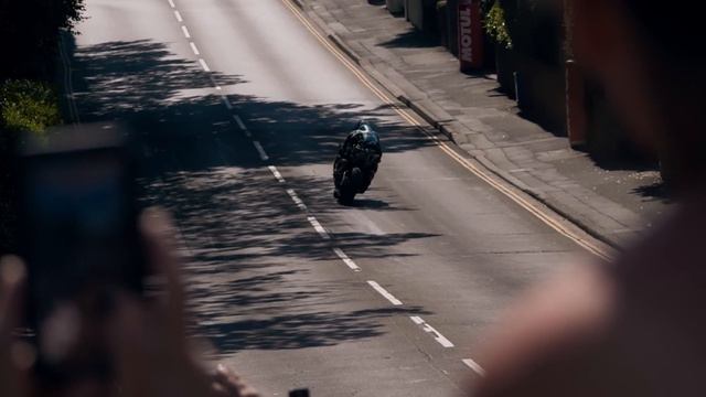 The Spectacle - Between The Hedges | S2 E3 смотреть онлайн