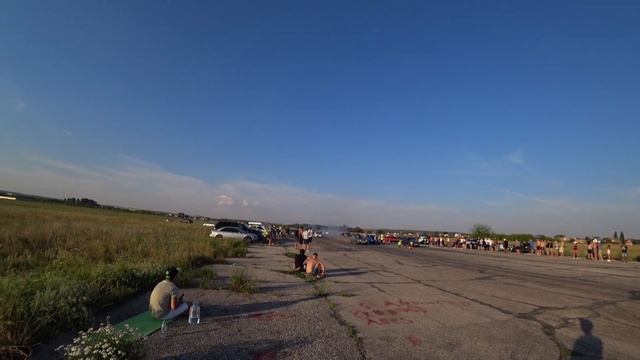 Drag racing по Самарски. Гонка на 402м. Аэродром Смышляевка , тут летают не самолеты ✈️ смотреть онлайн