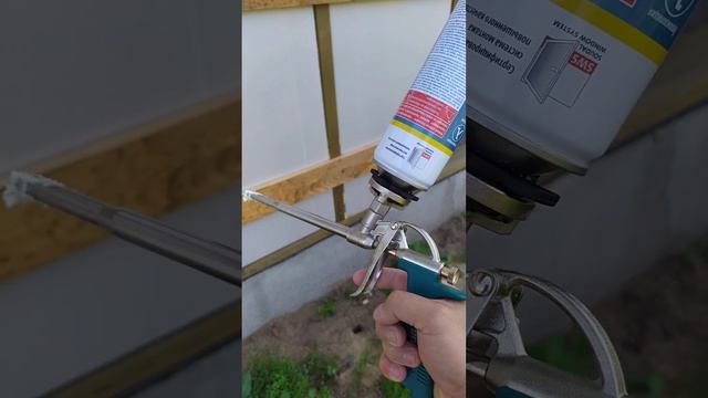 Заполнение шва монтажной пеной. Запениваем шов. Каркас, часть 9 смотреть онлайн