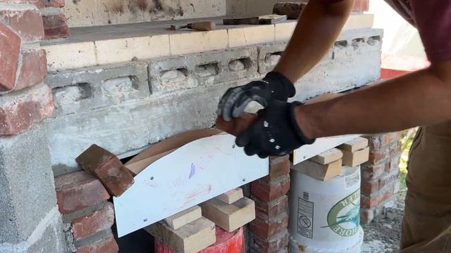 How to Build a Brick Arch / Wood Fired BBQ / Outdoor Kitchen Build - Part 13 / DIY Masonry смотреть онлайн
