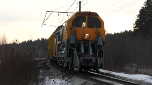 Тепловоз ТЭМ18ДМ-521 толкает снегоуборочную машину СМ-2М №1802