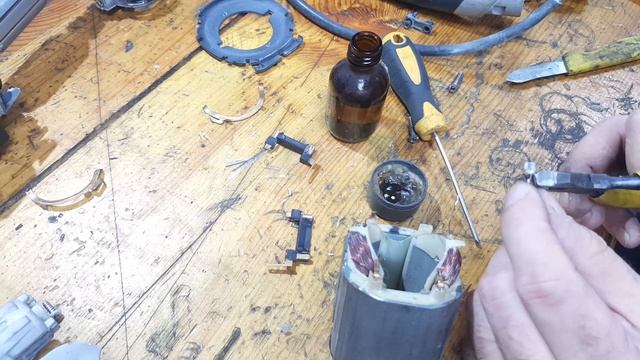 Перфоратор Интерскол П-30/900ЭР Не включается. смотреть онлайн