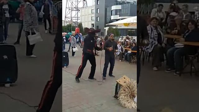 Чувак отжигает, полный улёт...смотреть всем смотреть онлайн