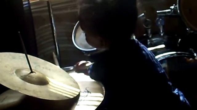 2 year old, rimshot, bass drum смотреть онлайн