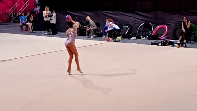 Арина и Дина Аверины. Супер гибкость. смотреть онлайн