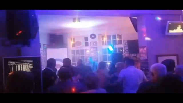 EXCLUSIVE: An old video of me entertaining a crowd смотреть онлайн