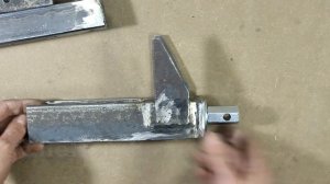 Тиски необычной конструкции с оригинальной подвижной частью  Самоделка для мастерской.  DIY vise
