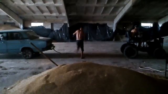 Самодельный Минитрактор против машины смотреть онлайн