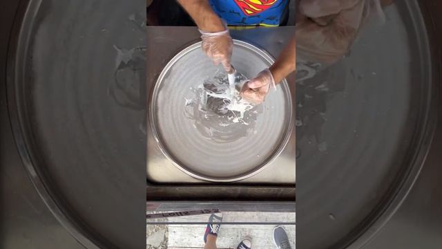 Жареное мороженое с KitKat! Тайское мороженое. смотреть онлайн