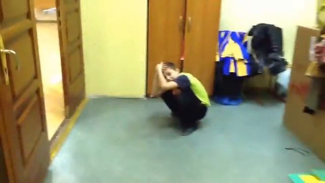 Приколы над друзьями спомощью iPad 2 смотреть онлайн