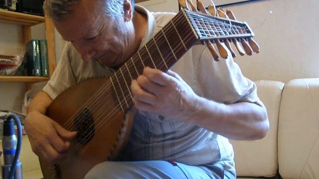 Bernhard J. Hagen - Allegretto from Sonata in Cm on lute-guitar смотреть онлайн