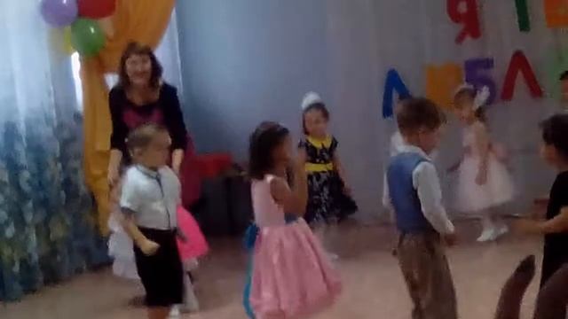 Сестренка на утренике дня матери песня"злая тучка" смотреть онлайн